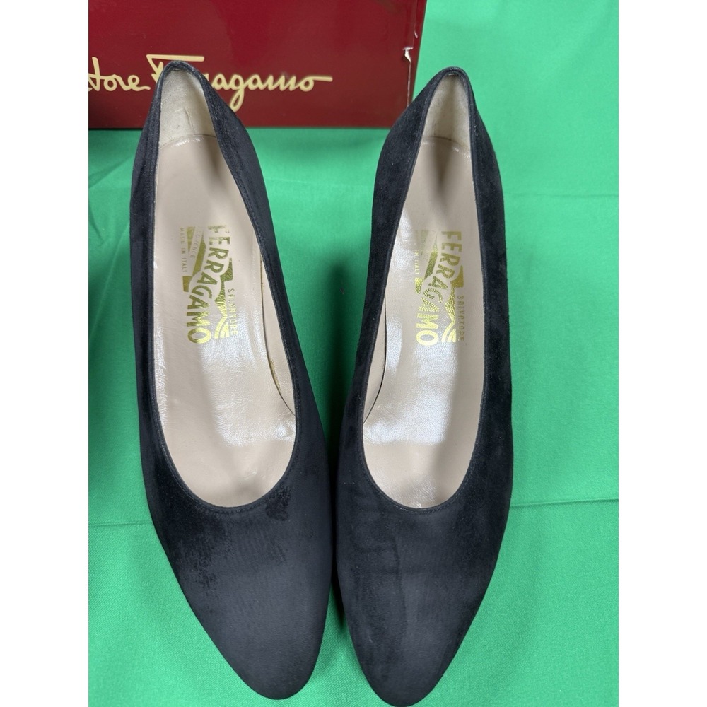 Salvatore Ferragamo Rio Black Suede Calf Low Heel Pumps Womens 8.5 B - Picture 2 of 8